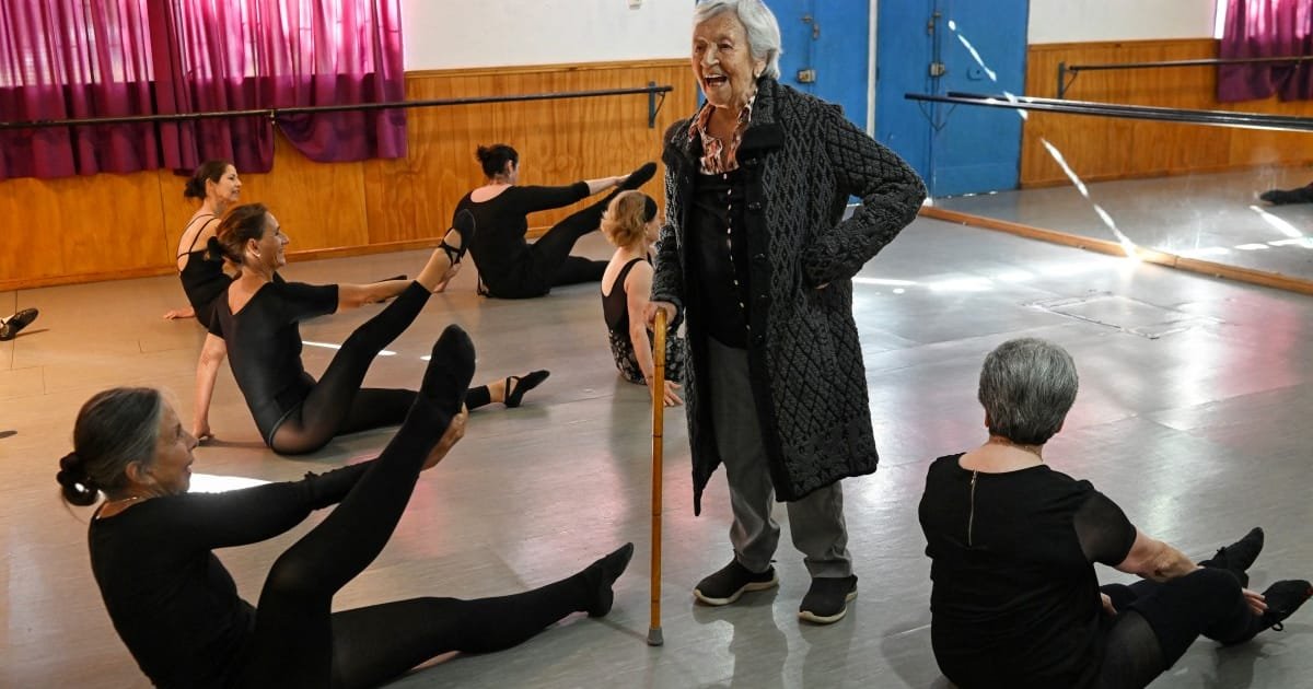 At 100, Chilean ballerina still dancing and teaching dreams