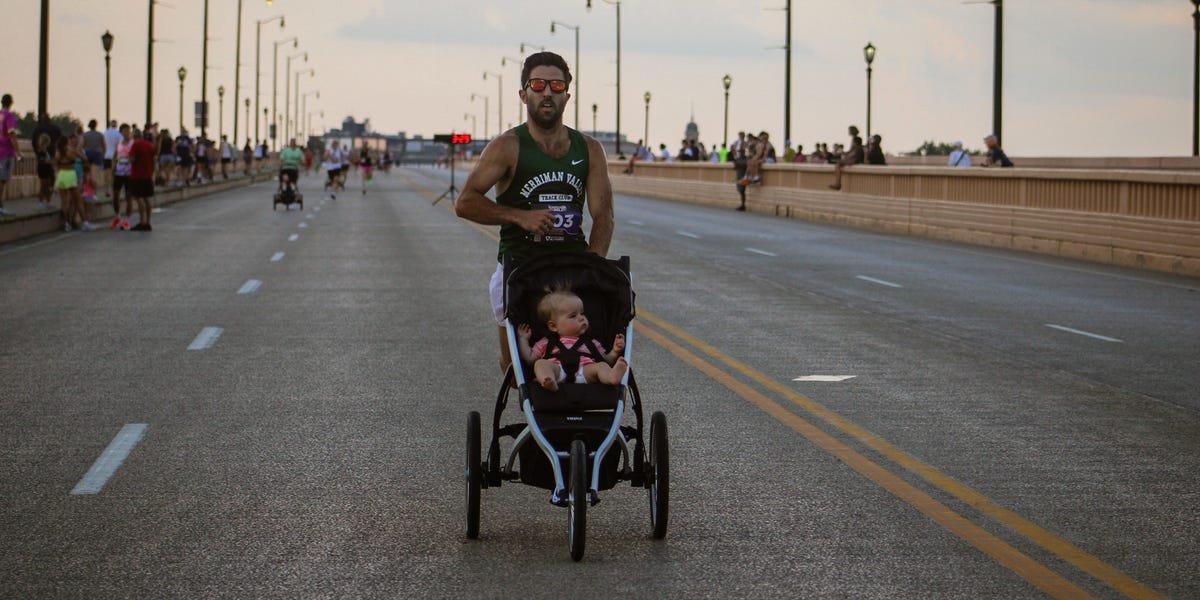 Dad breaks World Record for mile run while pushing stroller