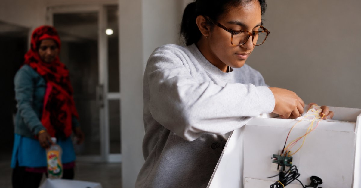 17 year old Student Built an AI-Powered Robot That Sorts Waste With 90% Success